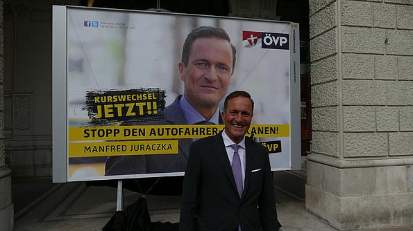 Wahlplakat ÖVP zur Wien Wahl 2015 mit Herrn Manfred Juraczka und der Aufschrift Kurswechsel jetzt! Stopp den Autofahrer-Schikanen! Manfred Juraczka