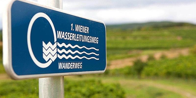 Wegweiser des 1. Wiener Wasserleitungsweges