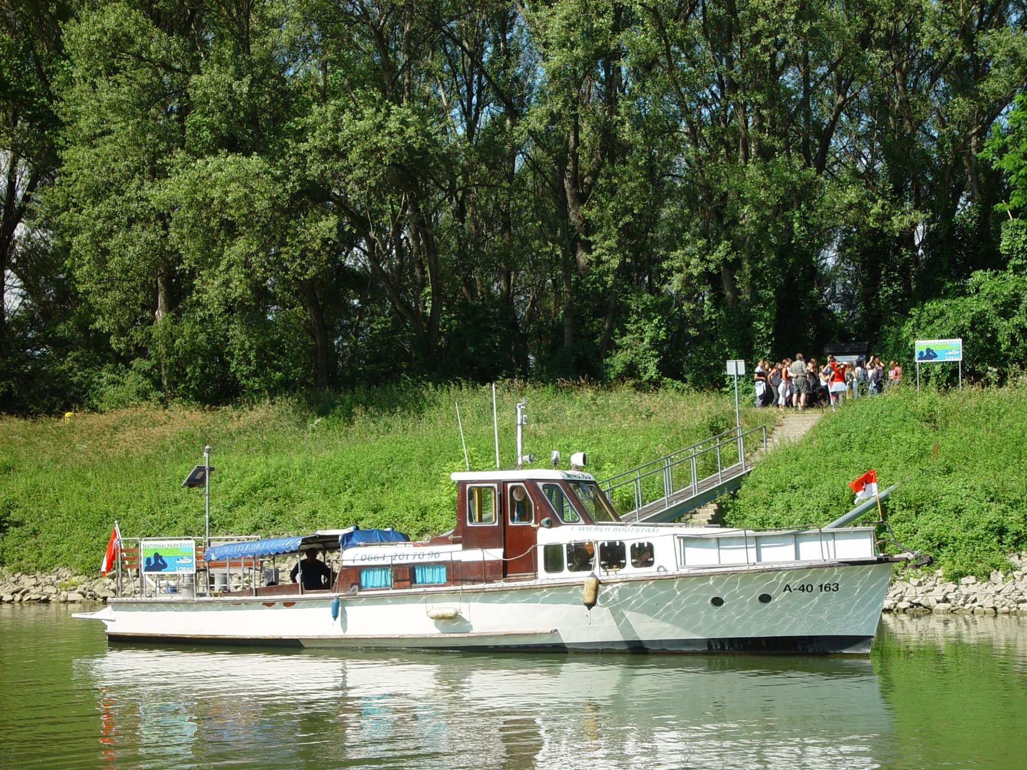 Ein Boot auf der Donau