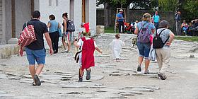 Kinder spielen in Römerstadt