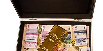 Geldkoffer mit Goldbarren