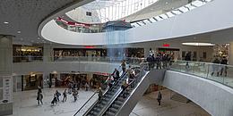 Innenansicht von Ebene 2 des Einkaufszentrums Wien Mitte The Mall