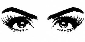 Ein Bild in Schwarz-Weiß gehalten, auf dem ein Augenpaar mit langen, geschwungenem oberen wImpernkranz.