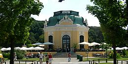 Blick auf das kaiserliche Pavillon im Tiergarten Schönbrunn.