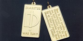 Goldanhänger mit Info für Diabetiker