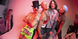 Mitglieder der Band Red Hot Chili Peppers bei einem Fotoshooting