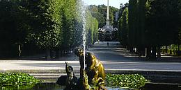 Springbrungen im Park von Schönbrunn Wien
