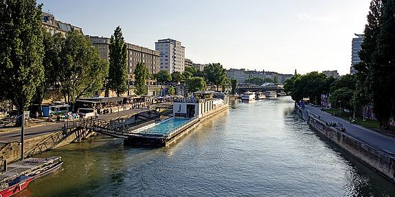 Das Badeschiff am Donaukanal Wien