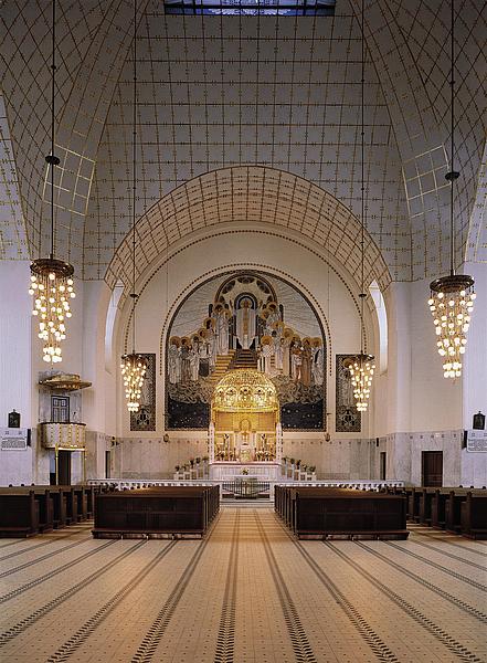 Blick auf Altar in der Otto Wagnerkirche in Wien.
