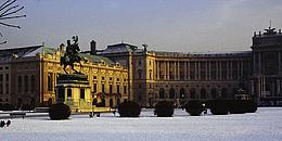 Hofburg Wien im Winter mit Denkmal Erherzog Karl und Neue Burg