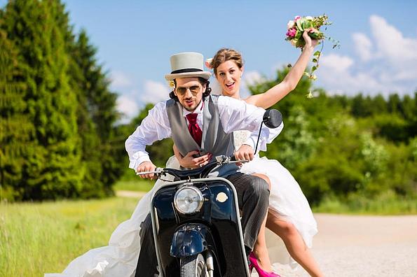 Ehepaar auf Moped