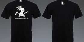schwarzes T Shirt vorne und hinten bedruckt mit "Fighting Terrorism since 1492" und Grafik Indianer