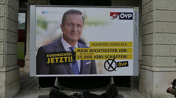 Wahlplakat ÖVP zur Wien Wahl 2015 mit Herrn Manfred Jurazcka und der Aufschrift Kurswechsel jetzt! Mein wichtigster Job: 25.000 Jobs schaffen! Manfred Jurazcka