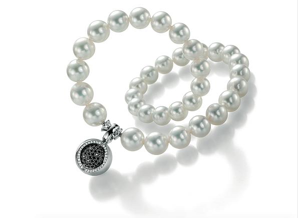weiße Perlenkette mit speziellem Silberverschluß