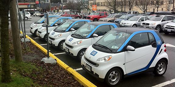 Fünf car2go smarts geparkt in Vancouver
