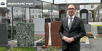 Dr. Markus Pinter vor der neuen Zentrale der Bestattung Wien, Simmering
