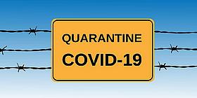 oranges Ortsschild mit der Aufschrift Quarantine CoVid-19