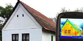 Haus von vorne mit Wärmebild rechts daneben