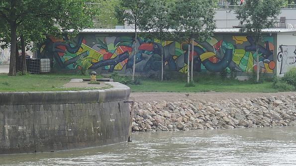 Graffiti am Donaukanal: Tropenvögel