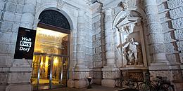 Foto des Eingangs vom Vestibül im Burgtheater