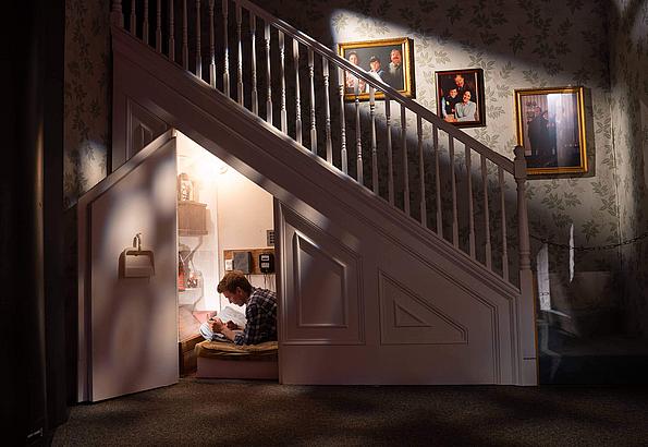 Harry Potter Ausstellung: Das Kinderzimmer unter der Treppe der Familie Dursley