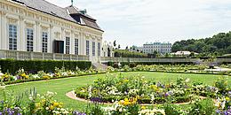 Links das Untere Belvedere neben dem Kammergarten im Hintergrund das Obere Belvedere