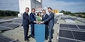Eröffnung neue Photovoltaikanlage Hafen Wien. (V.l.n.r. Friedrich Lehr, StR Peter Hanke, Doris Pulker-Rohrhofer, Kurt Gollowitzer, Karl Gruber)
