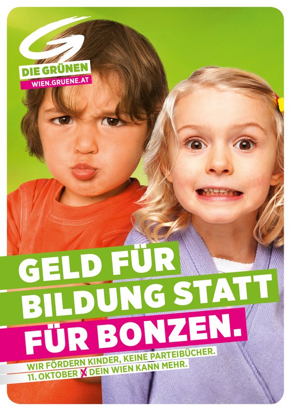Wahlplakat "Die Grünen" zur Nationalratswahl Österreich 2013 mit einem Lamm und dem Slogan: Weniger Belämmert als die anderen