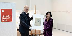 ALBERTINA-Generaldirektor Klaus Albrecht Schröder und Jüdisches Museum Wien-Direktorin Danielle Spera mit der Schenkung