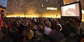 Zuschauer beim Filmfestival im MQ