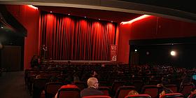Der rot eingerichtete Kinosaal der Urania bei dem Filmfestival "Vienna Independent Shorts"