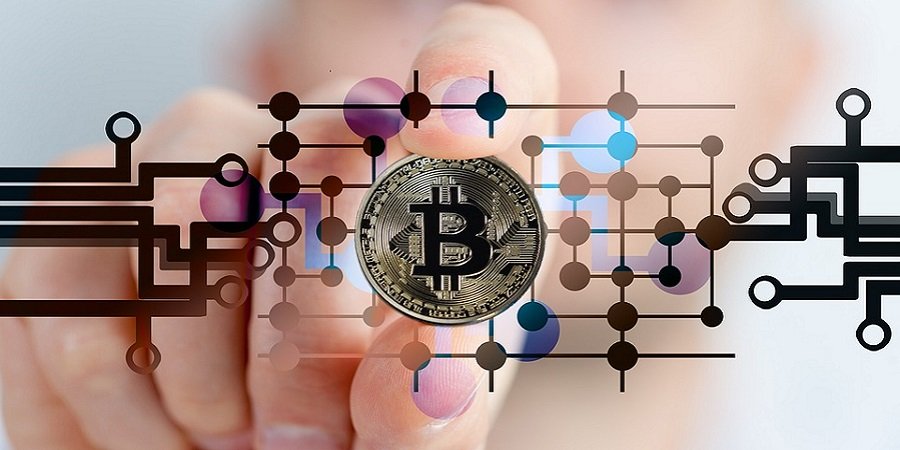 Bitcoin zwischen den Fingern, Kryptowährung