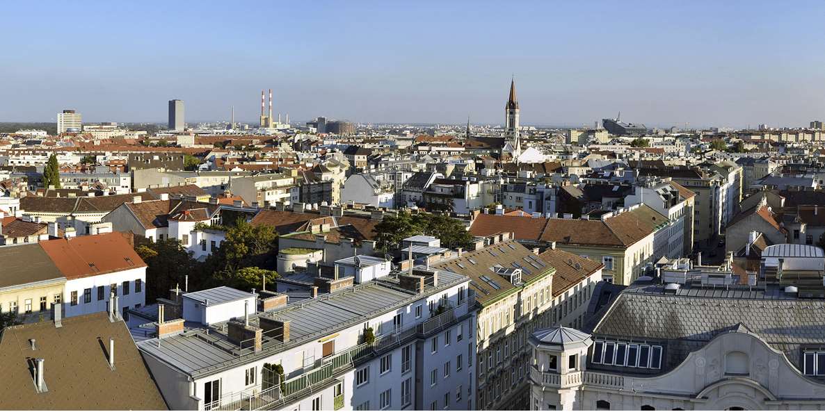 Panoramabild von den Dächern Wiens aus dem 6. Gemeindebezirk vom Flakturm im Esterhazypark.