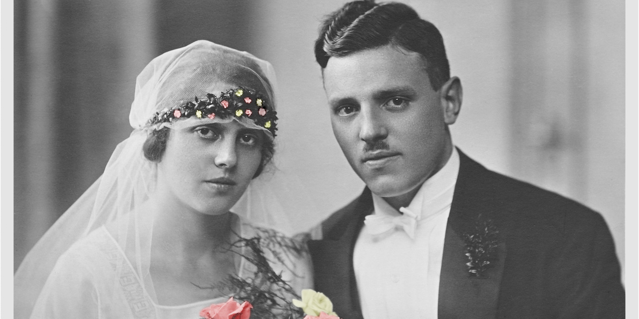 Hochzeitspaar im Look der 20er Jahre