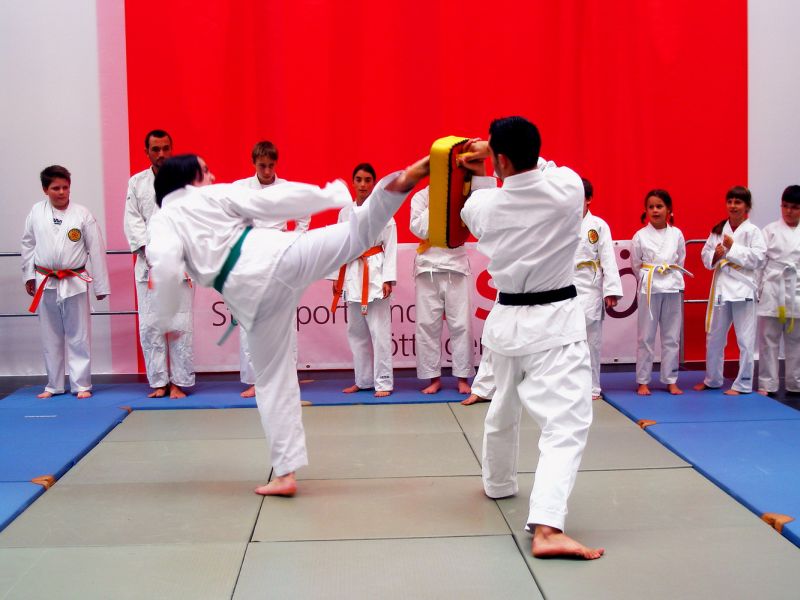 Karateschüler beim Training