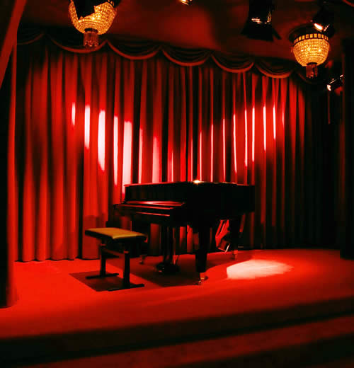 Bühne Rote Bar