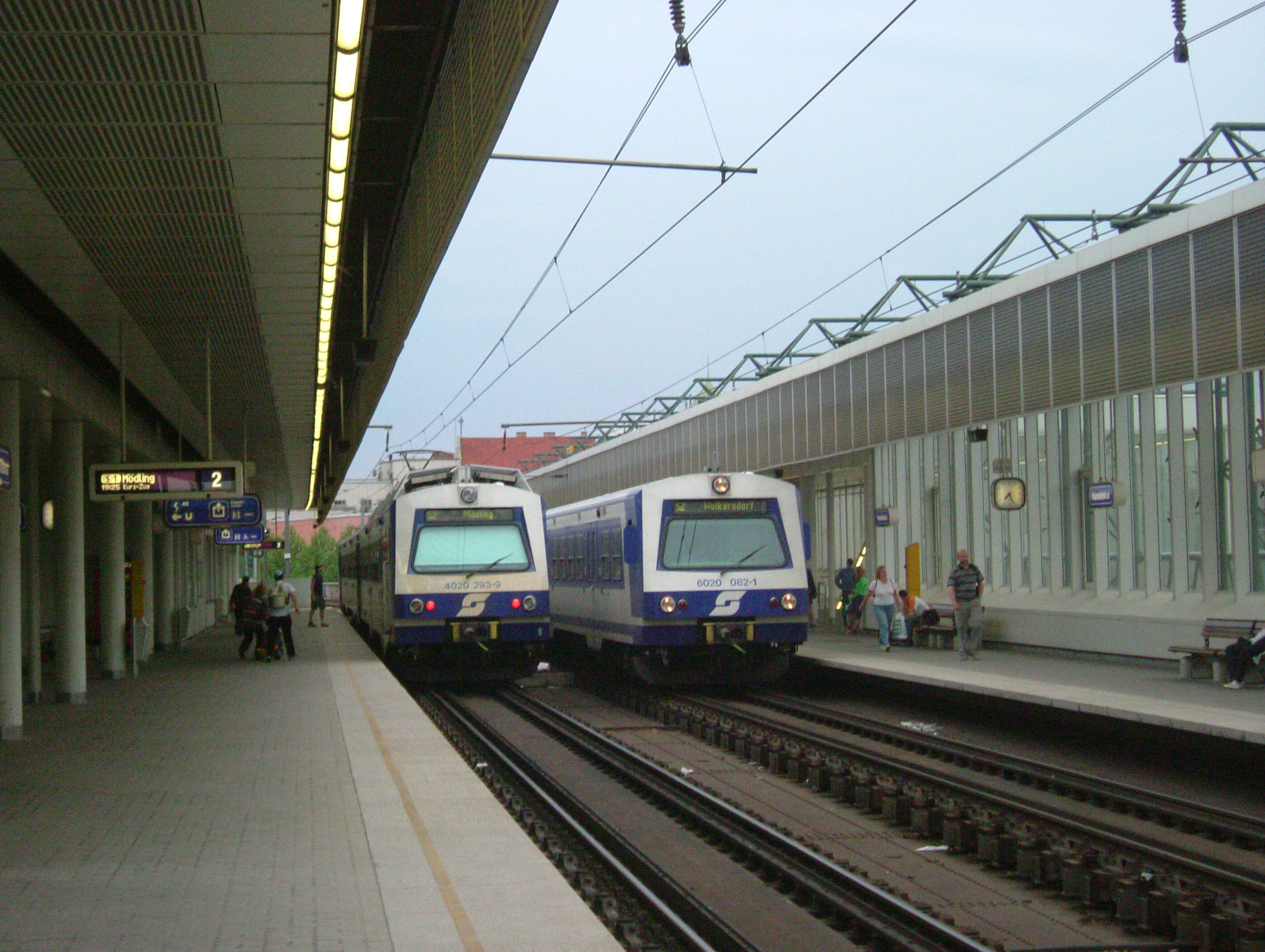 S-Bahnen in einer Station