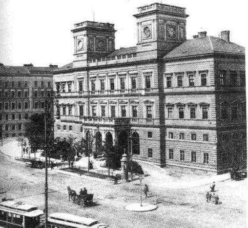 Schwarz-Weiß-Foto vom alten Franz-Josefs-Bahnhof in Wien um 1912