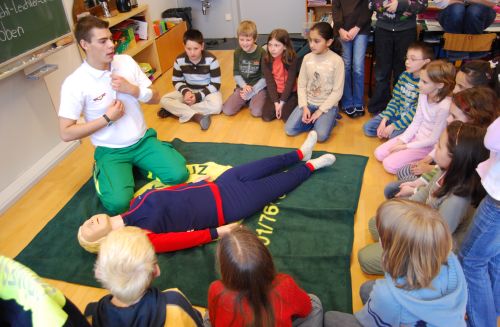 Die Rettungsorganisation GRÜNES KREUZ setzt seit Mai den Schwerpunkt Erste Hilfe Unterricht an Österreichs Schulen und Kindergärten.