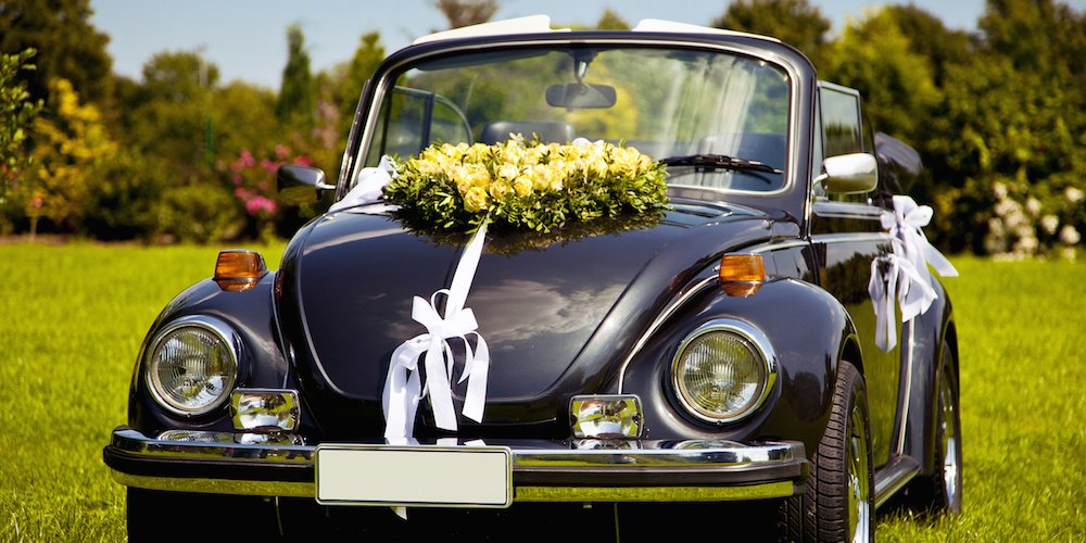 VW Käfer mit Hochzeitsdeko