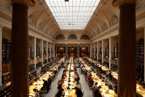 Grosser Lesesaal der Universitätsbibliothek auf der Universität Wien