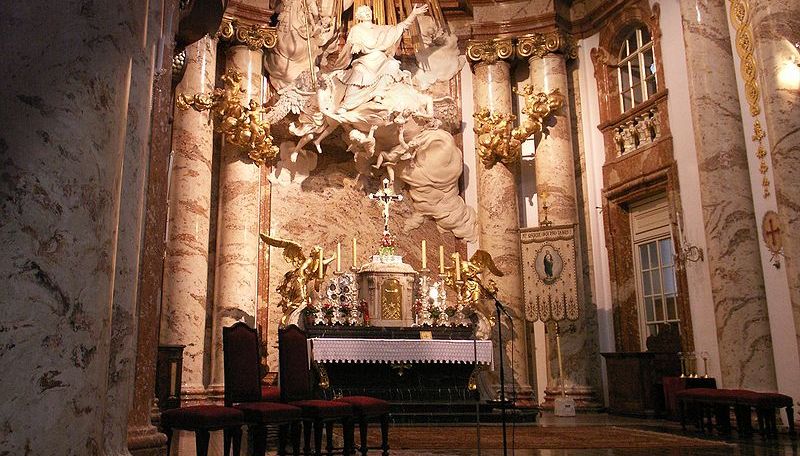Altar in der Karlskirche