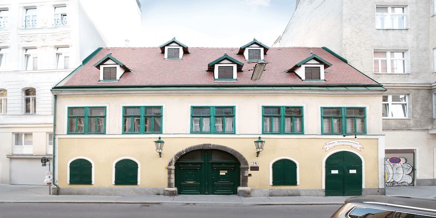 Haus mit grünen Fenstern, das Kriminalmuseum in Wien Leopoldstadt