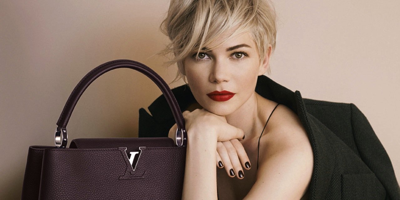 Werbekampagne für Louis Vuitton mit Michelle Williams und einer dunkelroten Louis Vuitton Tasche