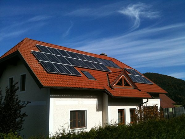 PV-Anlage auf Hausdach in Waidhofen