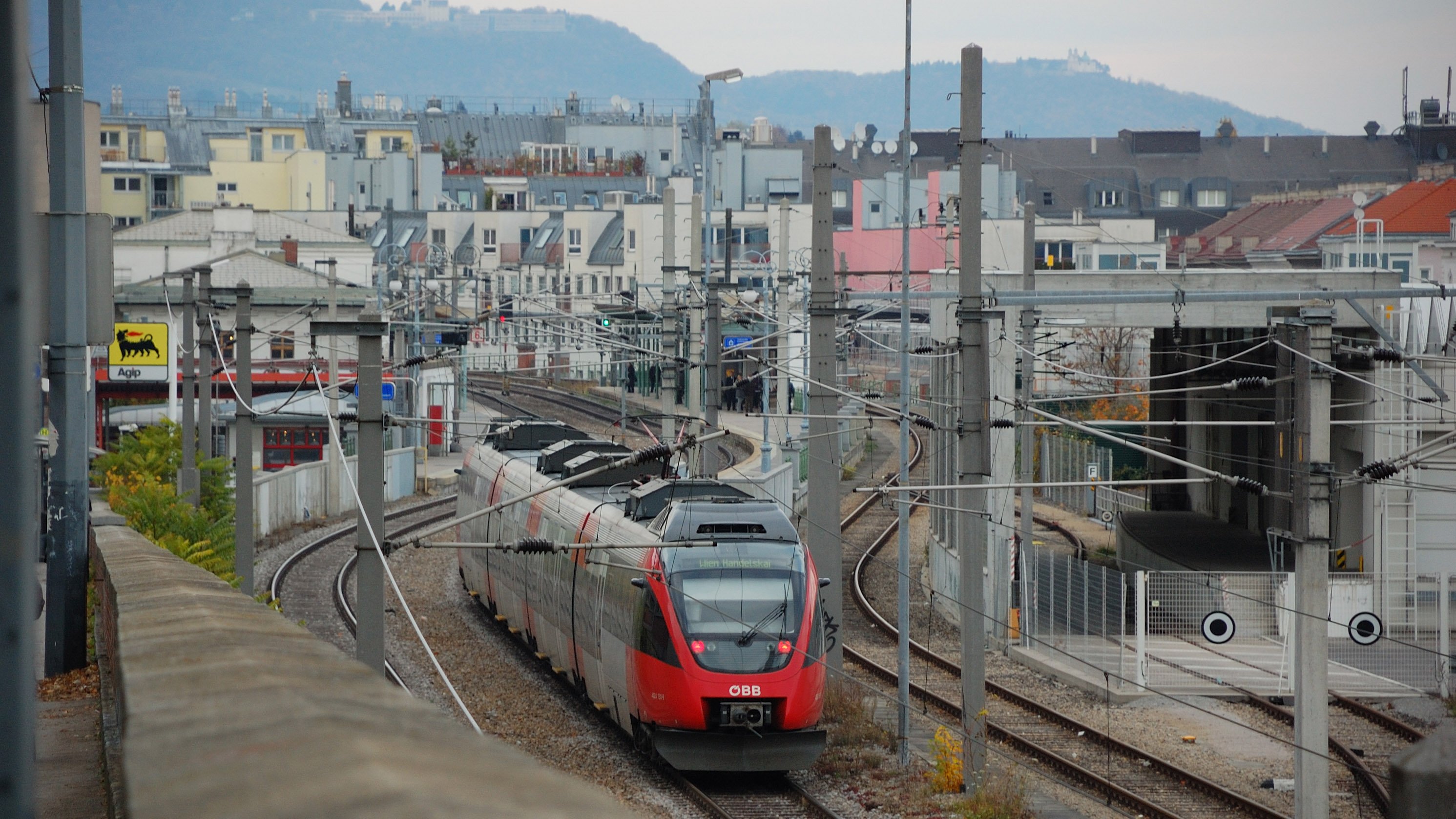 Schnellbahn in Wien unterwegs