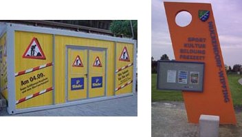 Beschrifteter gelber Baucontainer und WPS-Pylon für Gemeinde Muckendorf-Wipfing