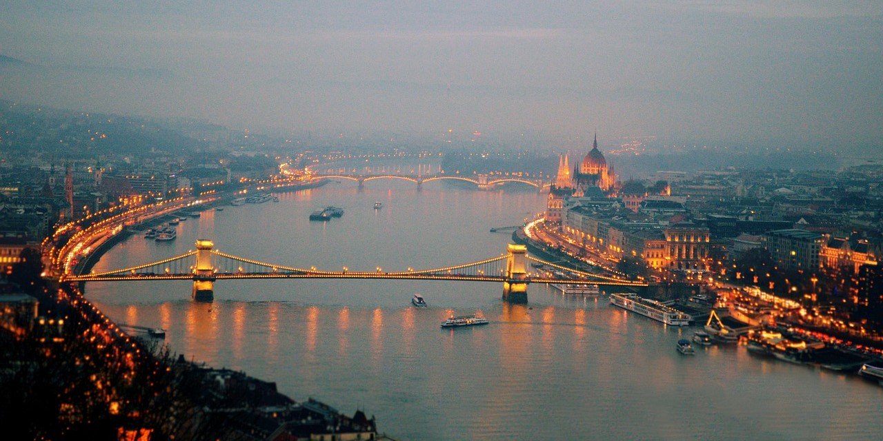 Kettenbrücke Budapest am Abend