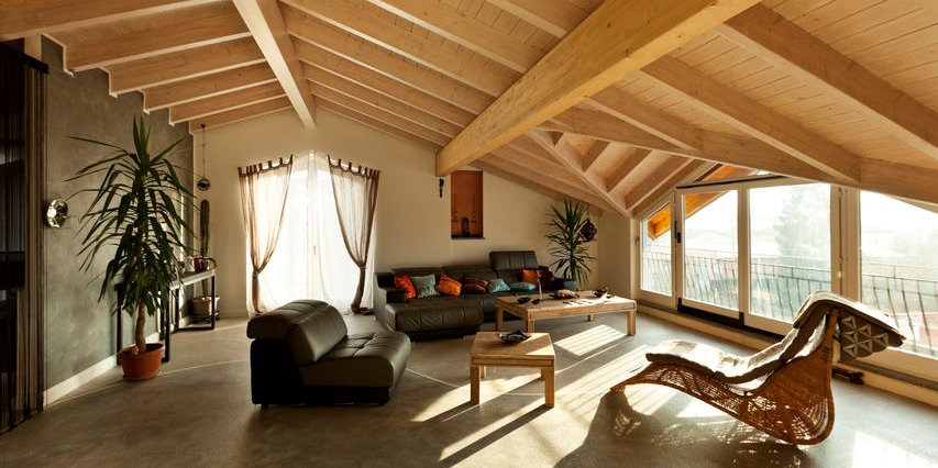 Dachgeschosswohnung mit heller Holzeinrichtung