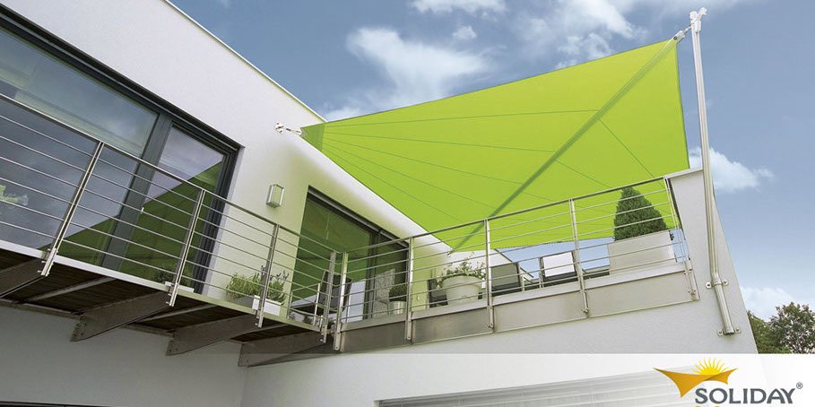 Grünes Sonnensegel quadratisch Terrasse, Mauerbefestigung